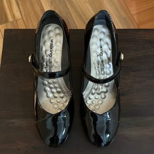 Walking Cradles Black Heeled Shoes with Elegant Design